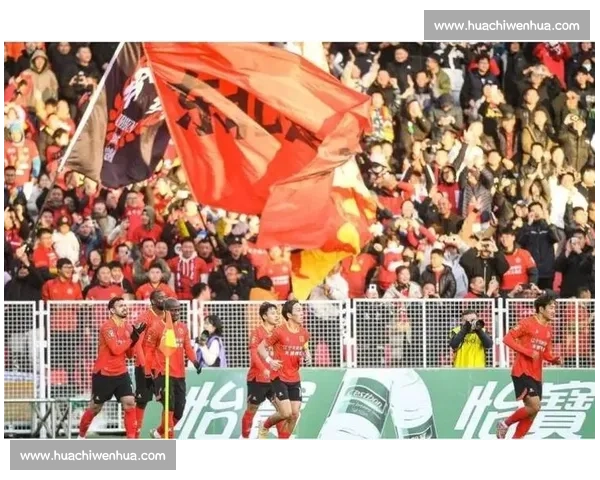 铁西夜燃冲超梦!杨旭陈星领唱,辽宁铁人 3-0 登顶中甲 铁西夜燃冲超梦!杨旭陈星领唱,辽宁铁人 3-0 登顶中甲