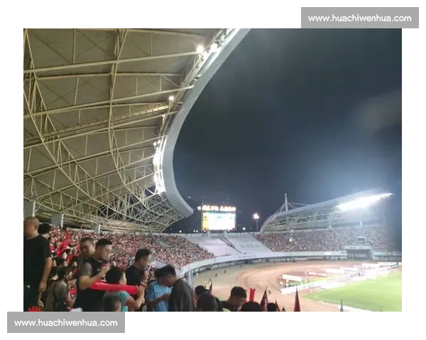 株洲湘超赛场现 8 米巨衫，球迷打卡燃爆主场